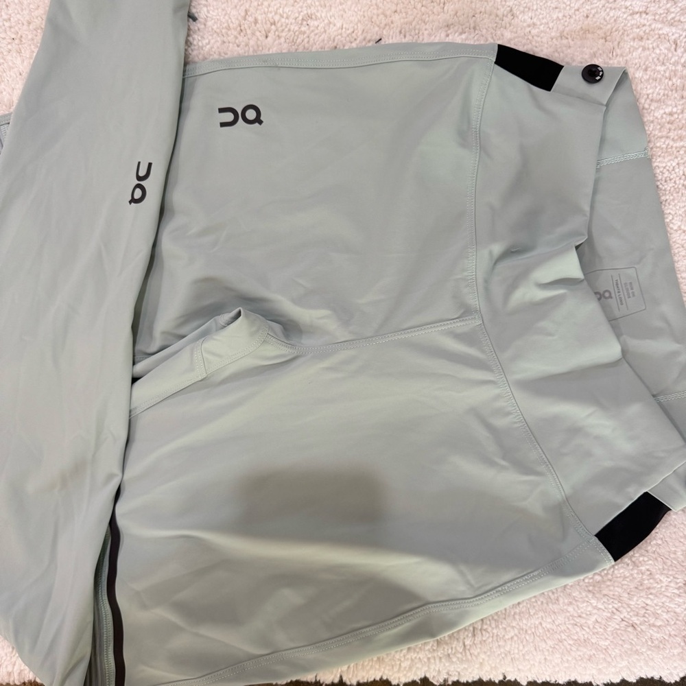 Run On Clouds Light Green Tights/long Small Excellent condition - Picture 2 of 5